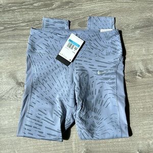 NWT Women’s Nike reflective running tights with pockets